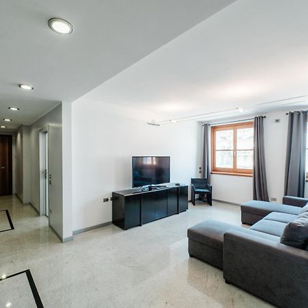 P&P Luxury Apartment Bergamo Bagian luar foto
